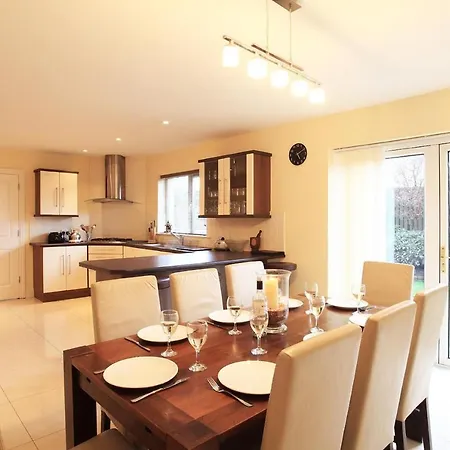 Villa Ardmullen 4 Bed Detached Holiday - Walnut Kenmare