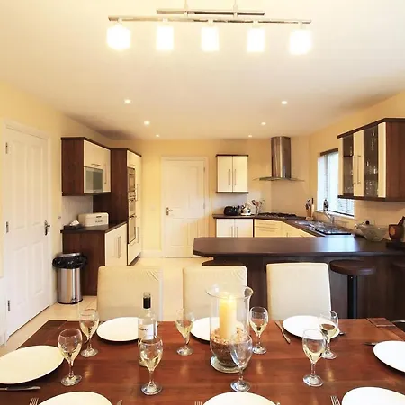 Villa Ardmullen 4 Bed Detached Holiday - Walnut